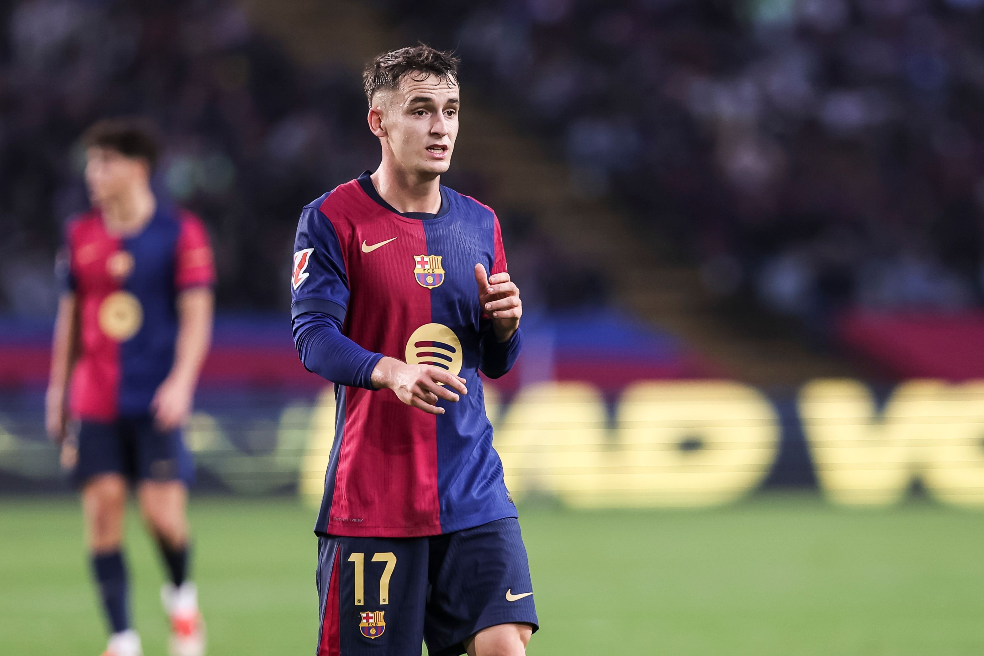 glow-kaiyun.com-英媒：曼联加入卡萨多竞争行列，切尔西也对这名巴萨中场感兴趣