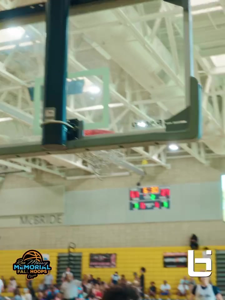 glow-kaiyun.com-16岁身高超越父亲！克里斯-保罗之子身披2号展现全能攻防实力