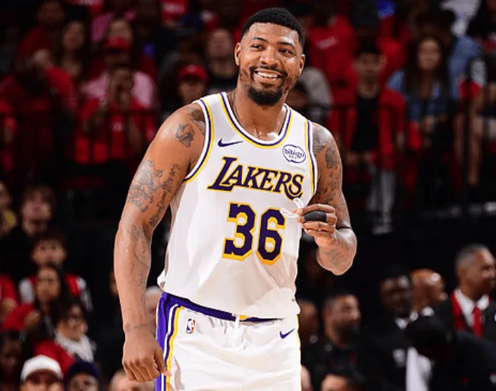 开云网站-湖人半场13次失误、詹姆斯3次&amp;amp;斯马特4次，火箭全队仅4失误